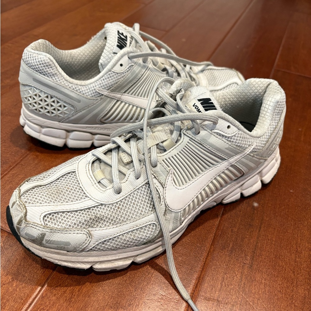 Nike Vomero 5 Tennis Shoes